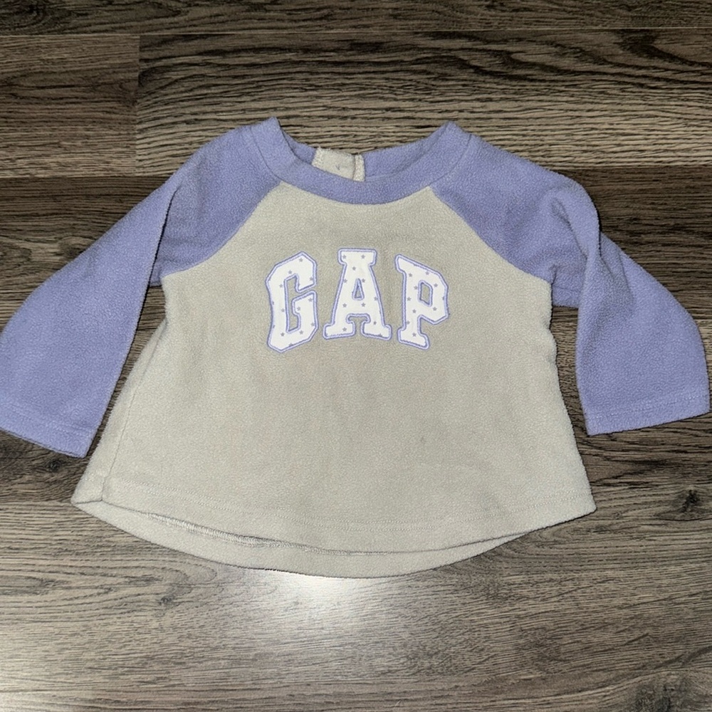 GAP long sleeve